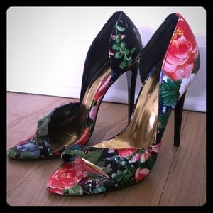Gorgeous floral heels!